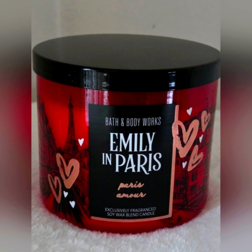 EMILY IN PARIS Limited Edition Bath & Body Works 3-wick Candle Paris Amour NWT